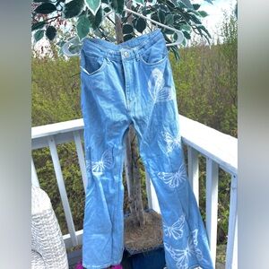 Super cute h&m butterfly jeans! 🦋